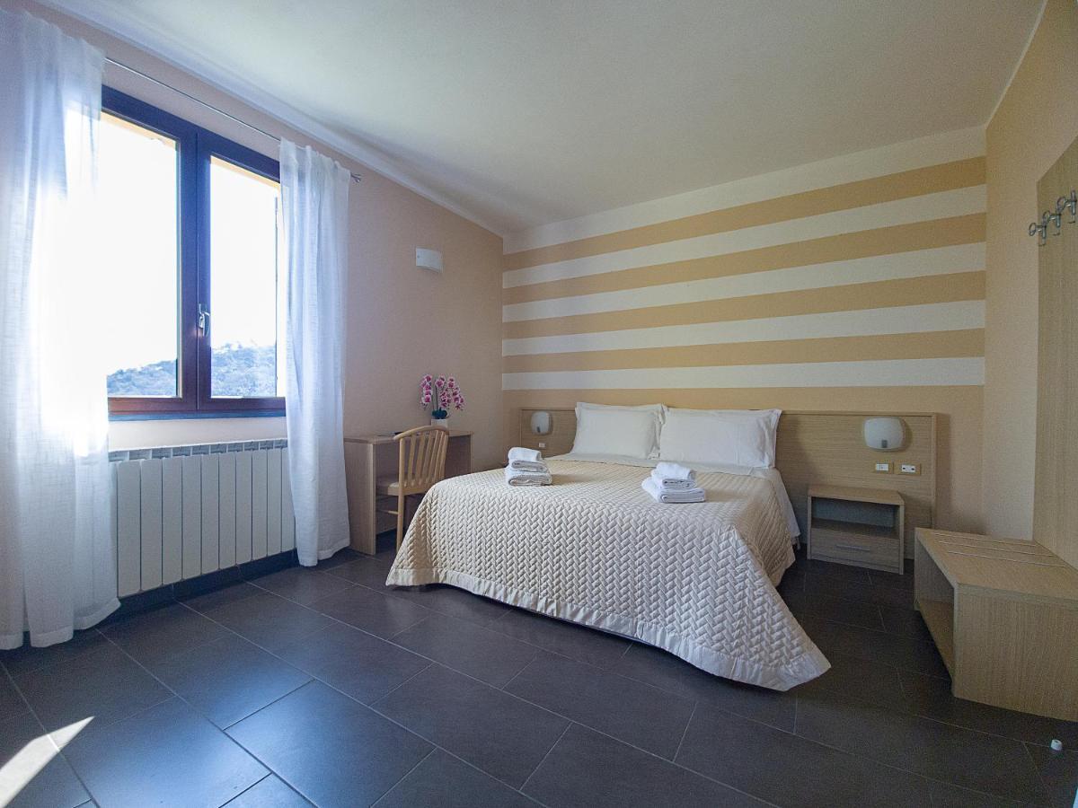 Agriturismo La Pietra 1 E La Pietra 2 La Spezia Bagian luar foto