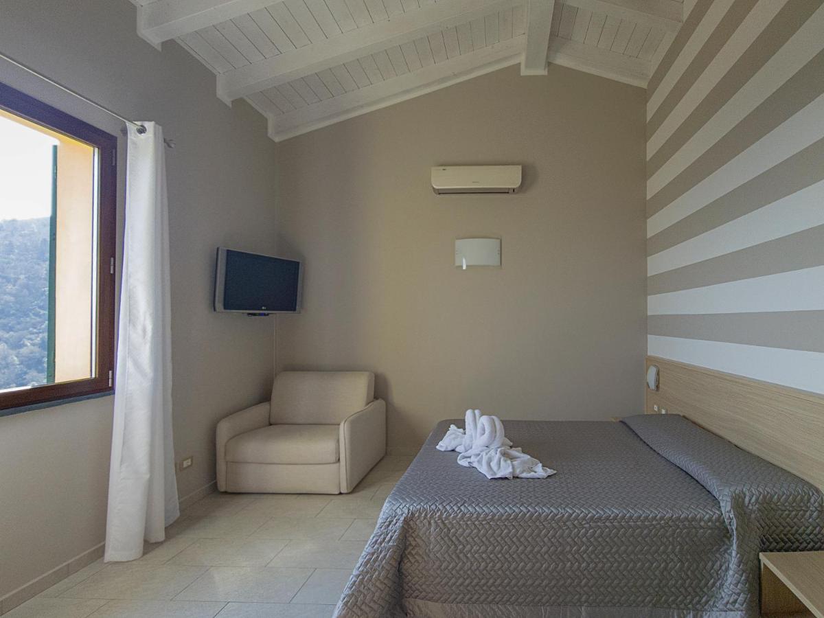 Agriturismo La Pietra 1 E La Pietra 2 La Spezia Bagian luar foto