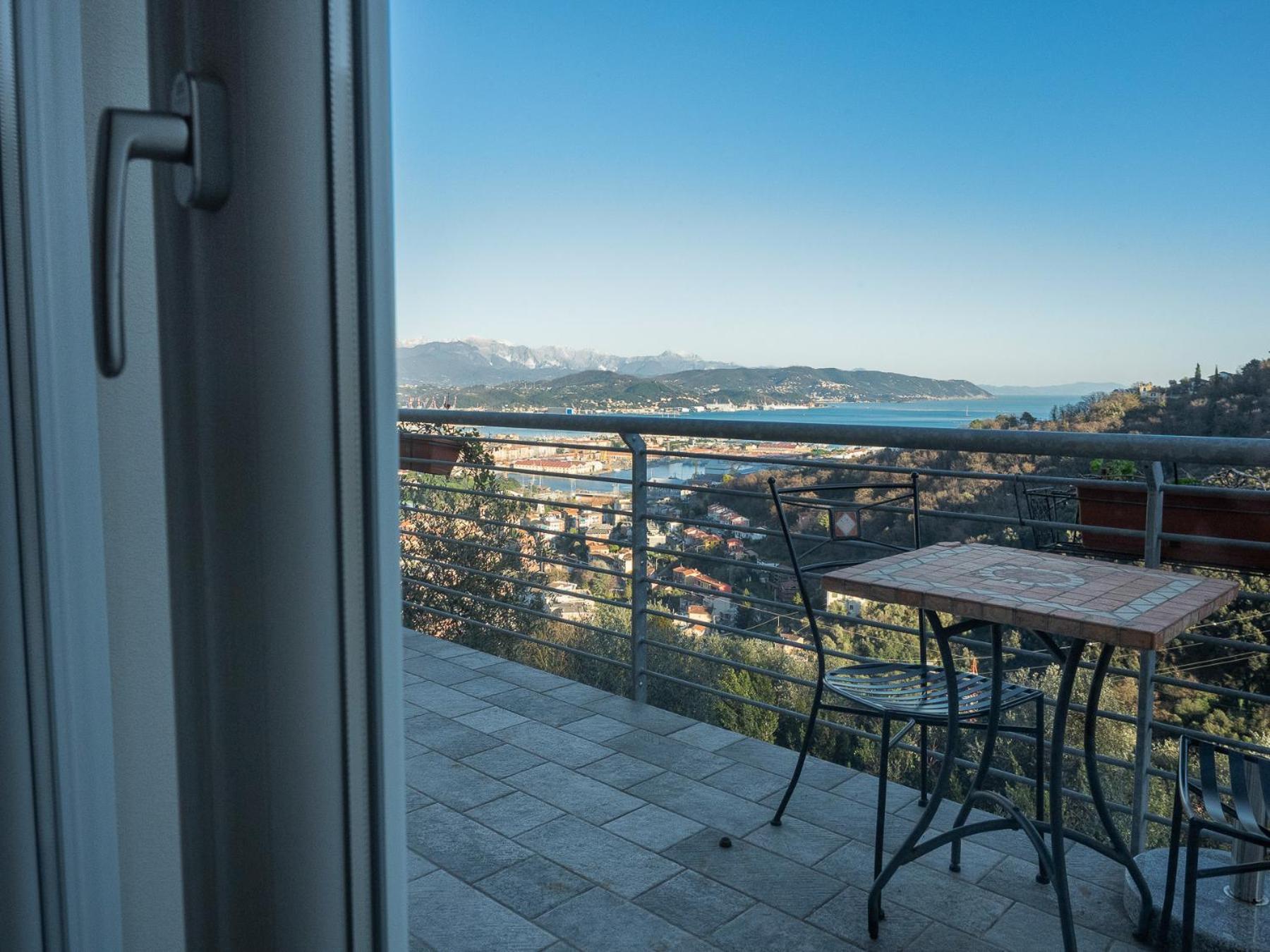 Agriturismo La Pietra 1 E La Pietra 2 La Spezia Bagian luar foto