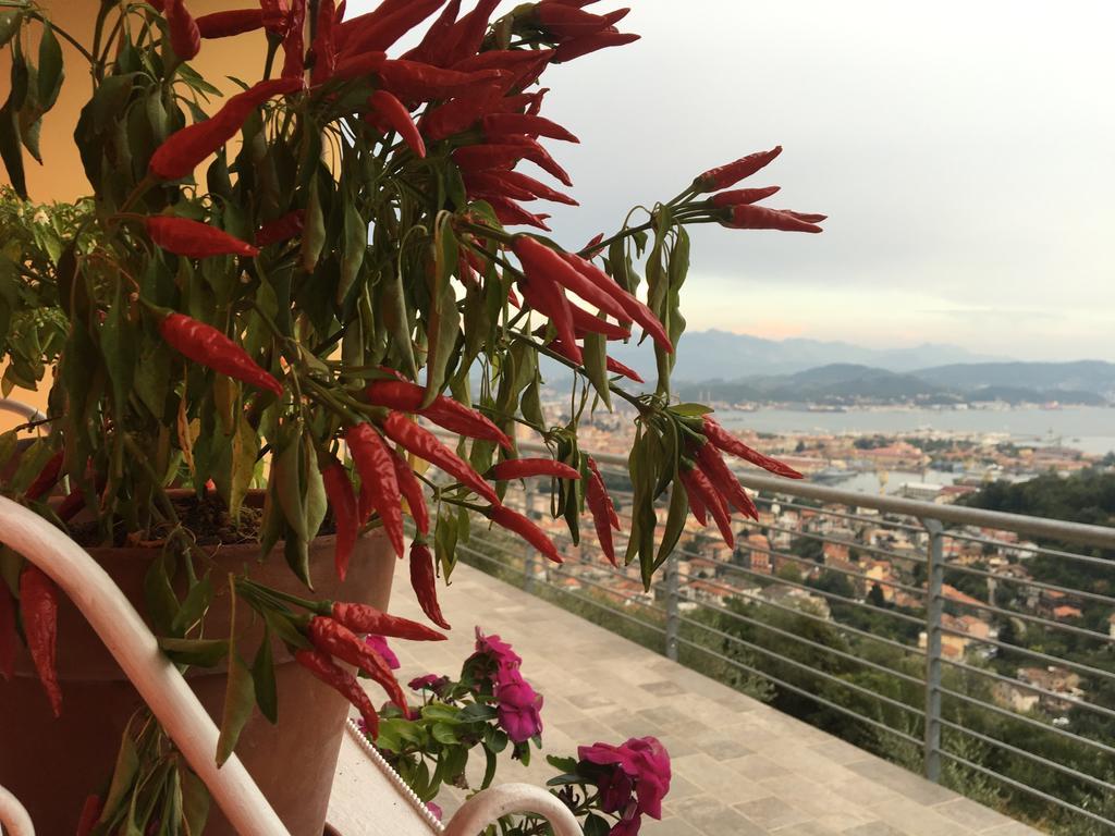 Agriturismo La Pietra 1 E La Pietra 2 La Spezia Bagian luar foto